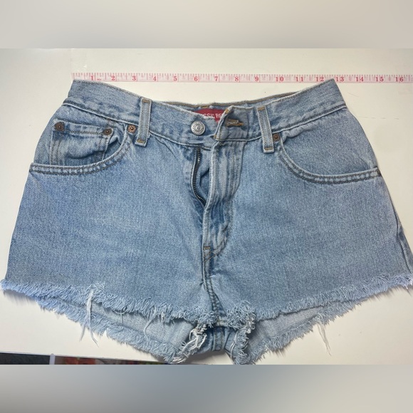Vintage Levi’s shorts, size 24 - Picture 3 of 4